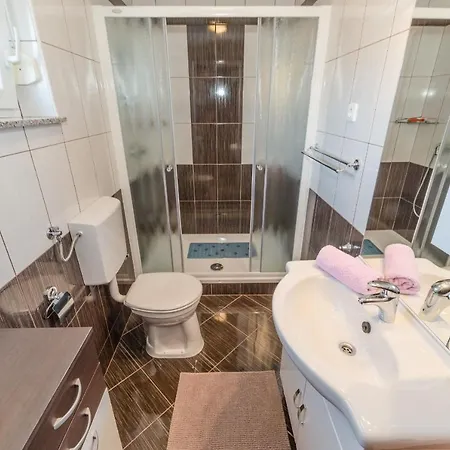 Hudic Apartment Vir