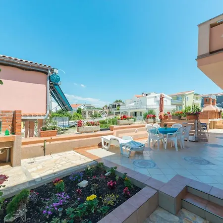 Hudic Apartment Vir