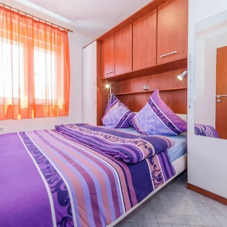 Hudic Apartment *