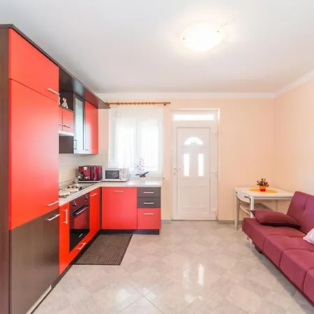Hudic Apartment Vir