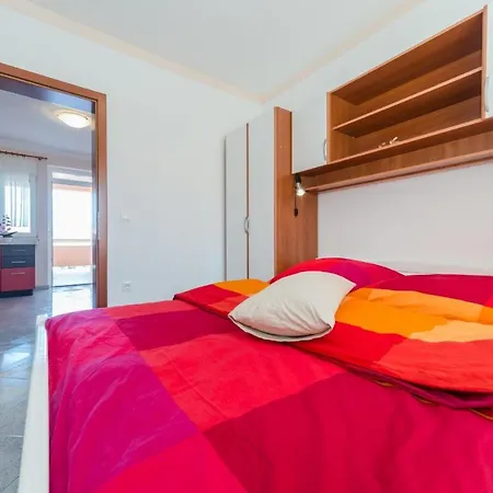 Hudic Apartment Vir
